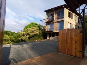 Mountain View / brand new 2 bedroom country home